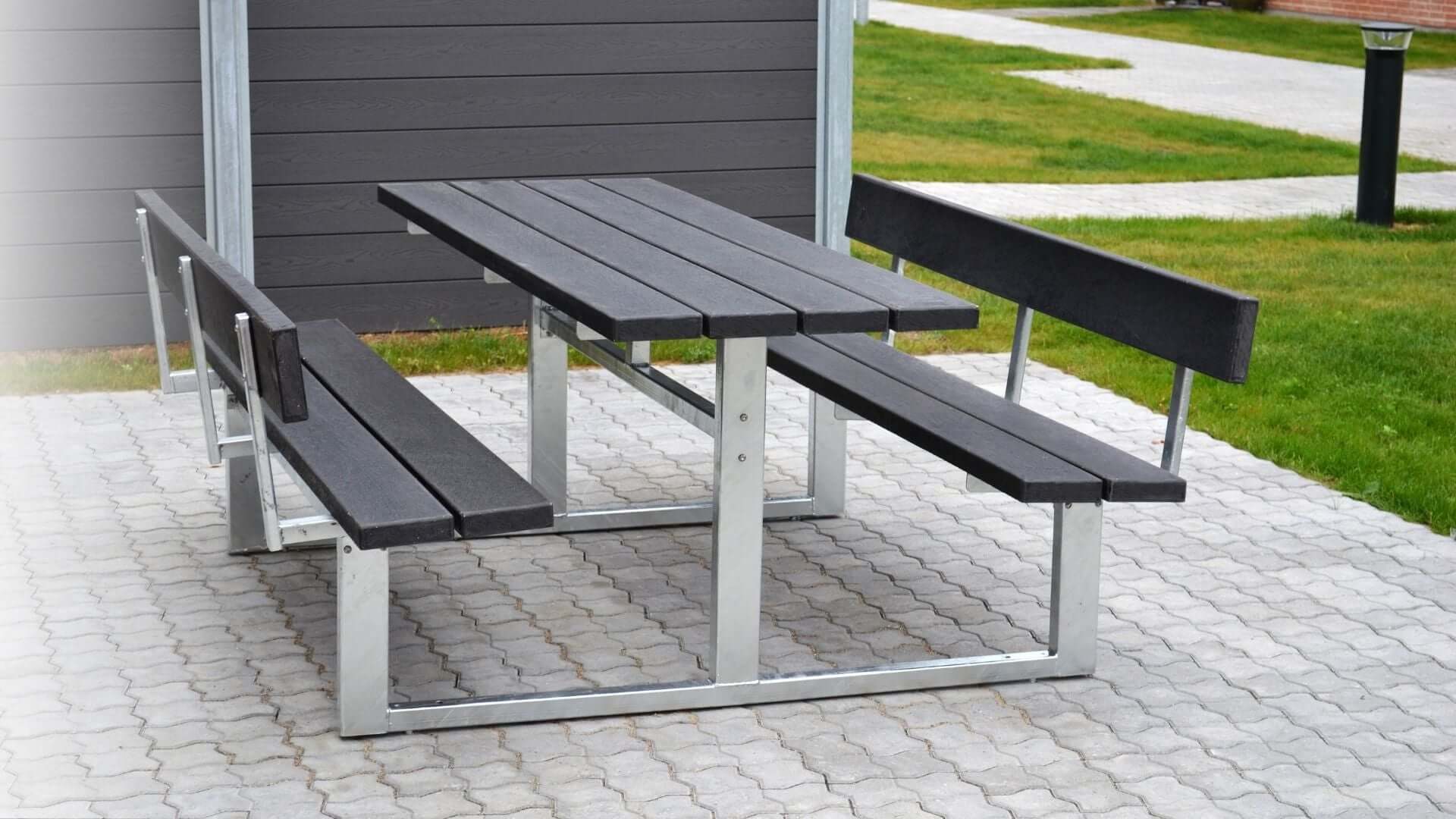 Underhållsfritt picknickbord med ryggstöd i återvunnen plast