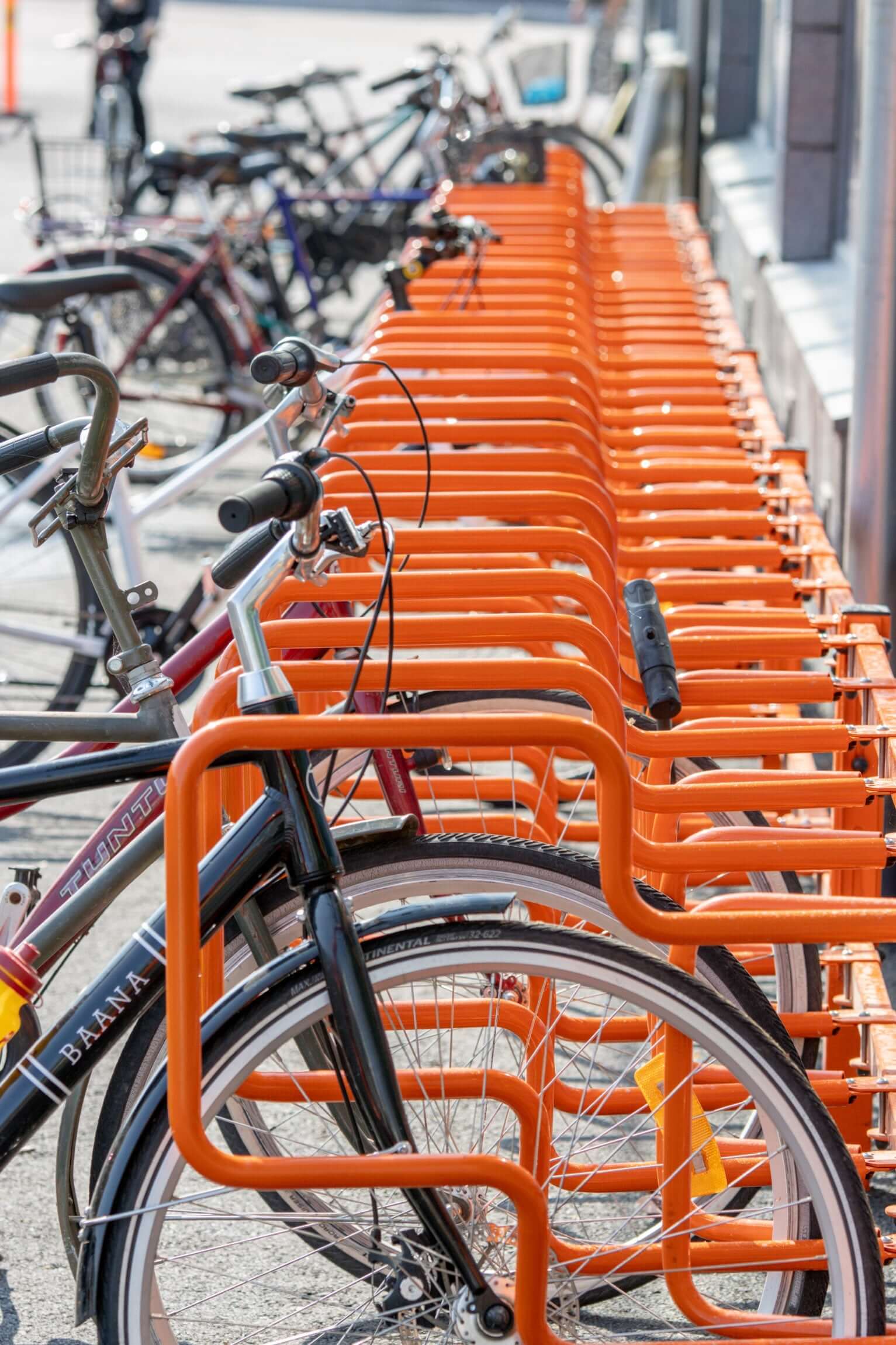 CubiQ Premium cykelställ, enkelsidigt, ytmontering